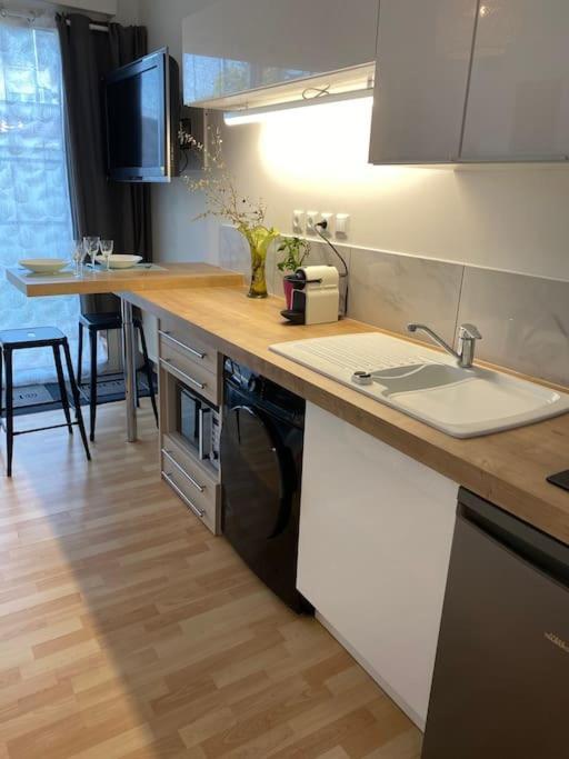 Ferienwohnung Le Cosy Tassin - Rez De Jardin Exterior foto